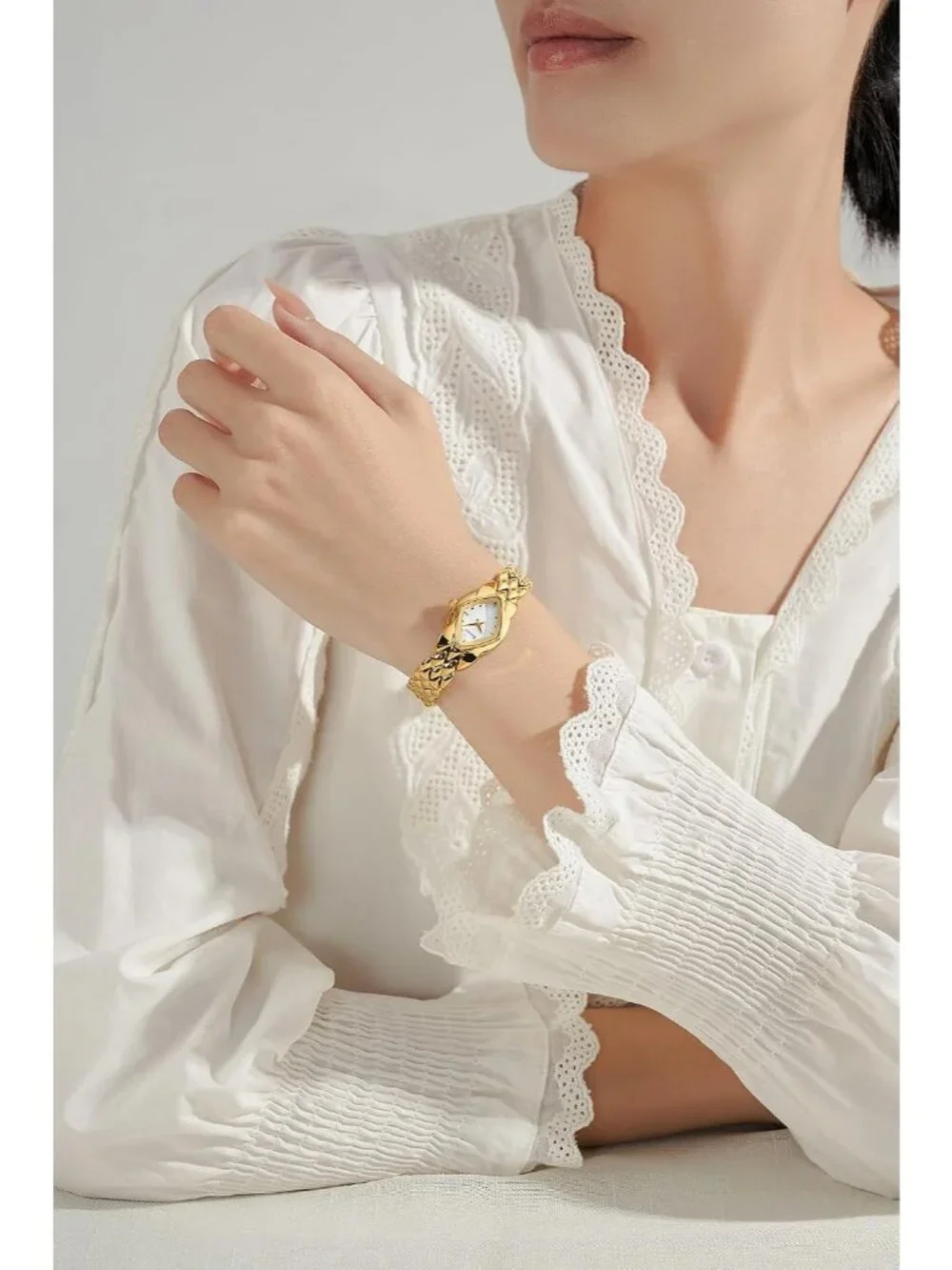 Women's Gold Elegant Retro Vintage Luxury Adjustable Bracelet Dress Wrist Watch